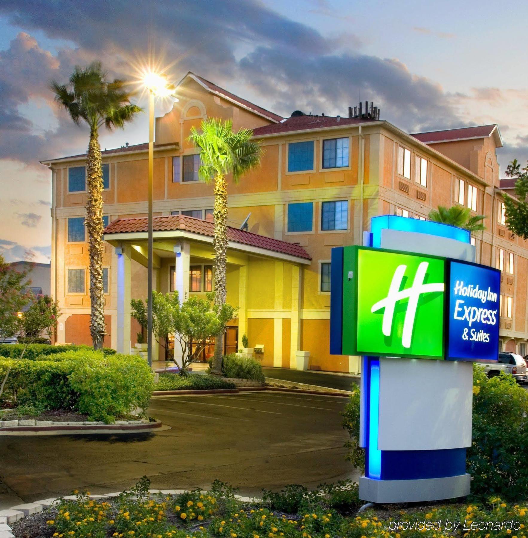 Holiday Inn Express & Suites San Antonio - Downtown Market Area By Ihg מראה חיצוני תמונה